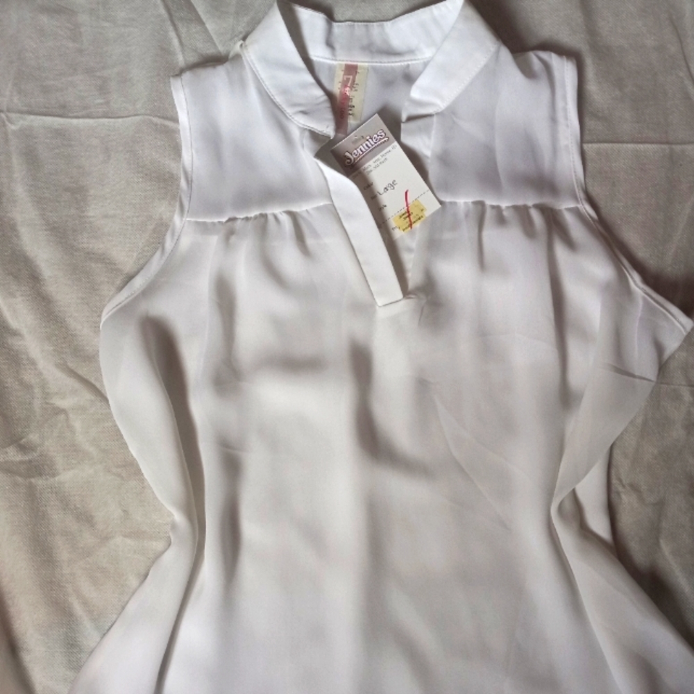 Beautiful white boutique tank top
